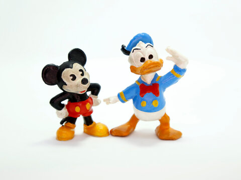  Mickey Mouse and Donald Duck. Friends. Walt Disney cartoon characters. Plastic doll. Vintage. Isolated. Classic Mickey. Back view. Looking at the horizon. Looking for something.
