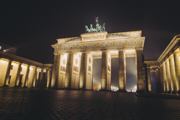 Obraz premium Berlin Brandenburgertor im Nebel