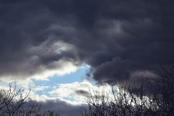 Evening photo of a cloudy sky in spring