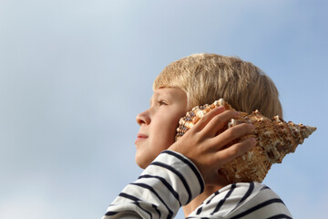 Child listen to seashell