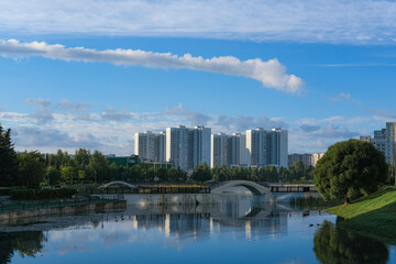 Fototapeta premium View of the city from the shore of the pond