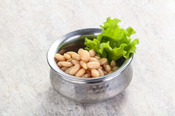 White canned beans for vegan suisine