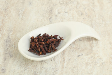 Dry Clove aroma in the bowl