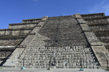 Escadaria para pirâmide da lua