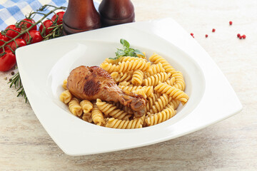 Roasted chicken leg with macaroni
