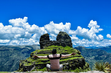 happy man in waqrapukara Cusco