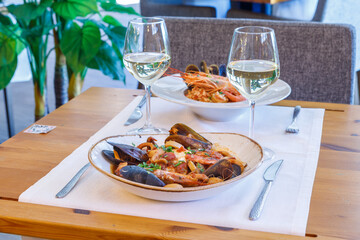 soup, dish, mussel, food, fish, seafood, clam, shrimp, dinner, eatery, sea, kitchen, meal, lunch, tomatoes, healthy, gastronomy, cooking, cuttlefish, receipe, bread, fish soup, alimentation, nourishme