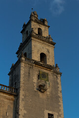 Fototapeta na wymiar bell tower cathedral Mérida, Yucatán. 