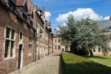 Le grand béguinage de Louvain (Groot Begijnhof van Leuven en néerlandais)dont l'origine remonte...