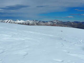 Fototapeta na wymiar Snowy summit at the summit of Mount Richardson OLYMPUS DIGITAL CAMERA