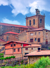 Fototapeta na wymiar Vinuesa with its Romanesque church
