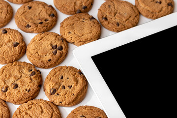 タブレット端末とクッキー。デジタルデバイスのCookieイメージ