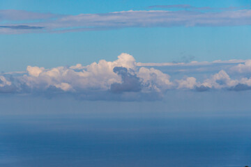 Conjunto de nubes en la isla de Tenerife