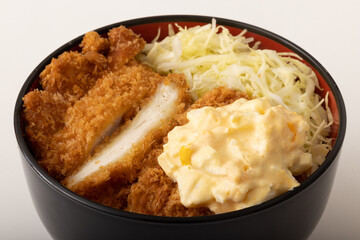 チキンカツ丼　(タルタルソース)