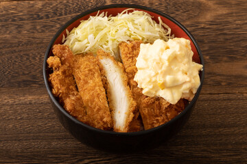 チキンカツ丼　(タルタルソース)