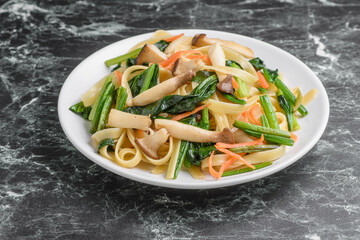ホウレン草とエリンギのパスタ
