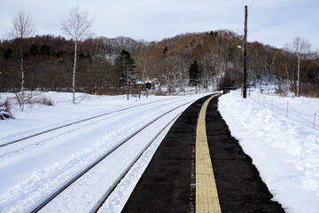 真冬の駅ホーム 釧網本線 塘路駅