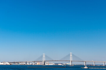 橋と海と空
