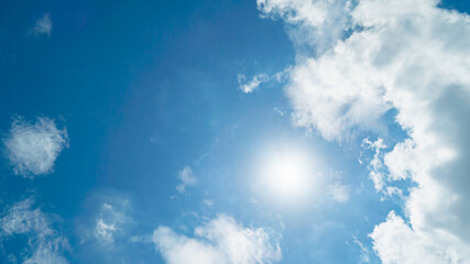 Fototapeta premium 青空・雲・太陽