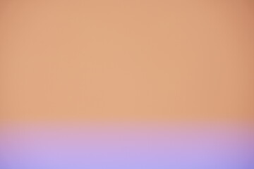 Blau von dunkel bis hell als weicher, ruhiger, monochromer Farbverlauf mit Tonkurve und Gradient, Dunst und Nebel Übergang, für eine Nutzung als Hintergrund und Layout