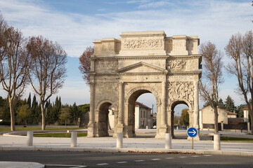 Fototapeta na wymiar vue de l'arc de triomphe de la ville d'Orange