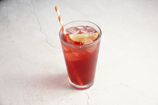 Crimson punch ice tea