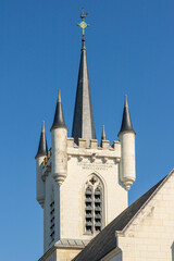 Fototapeta na wymiar Le clocher original de l'église Saint-Martin de Valençay - Indre