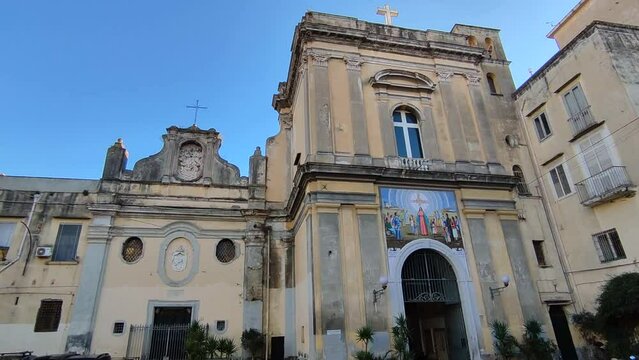 Napoli - Panoramica della Chiesa di Santa Maria della Fede dalla piazza
