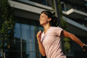 Fit athlete woman in sportswear outdoors. Young woman training in the park.