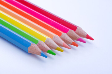 虹色の色えんぴつ