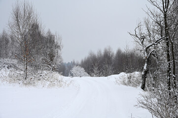 Droga zasypana śniegiem.