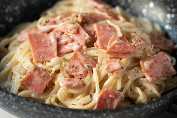 Spaghetti Carbonara with Ham and Oregano