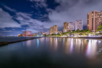 waikiki hawaii at night
