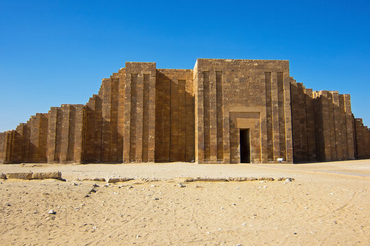 Entrance gate to the archaeological remain in the Saqqara necropolis, south of Cairo, Egypt, Africa. Built by the architect Imhotep for the burial of Pharaoh Djoser circa 2650 BC.
