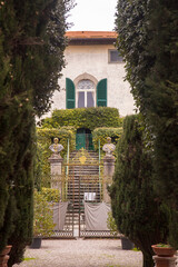Italia, Toscana, Pisa, Peccioli, il paese colorato di Ghizzano. La villa e tenuta di Ghizzano.