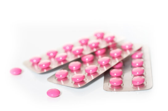 comprim&eacute; sur fond blanc, m&eacute;dicament rose