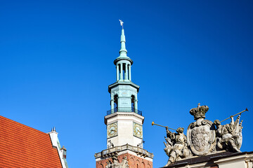 Obraz premium Stone carvings with a historical coat of arms and a tower of the Renaissance town hall