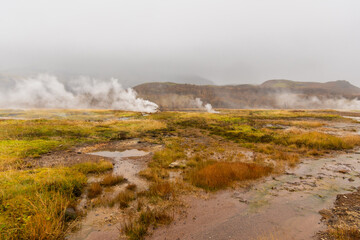 Fototapeta na wymiar die unglaubliche Landschaft vom - Großer Geysir - auf Island
