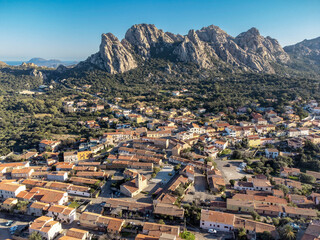 Sardegna, il caratteristico borgo di San Pantaleo, poco distante dalla