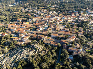 Sardegna, il caratteristico borgo di San Pantaleo, poco distante dalla