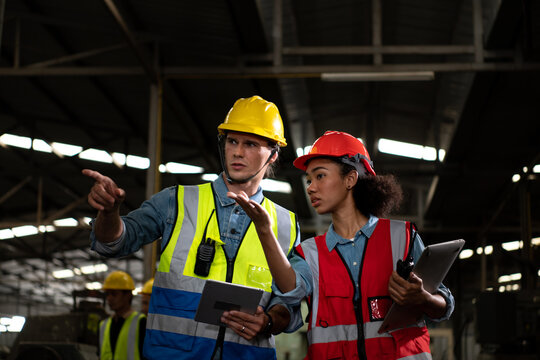 The foreign chief engineer came to inspect the old mechanical factory. There is an African female mechanic explaining details and progress reports