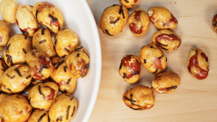 ピリ辛のポピュラーな日本の豆菓子