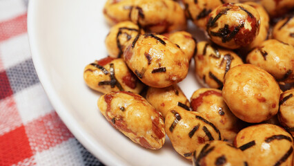 ピリ辛のポピュラーな日本の豆菓子