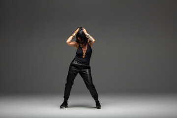 Obraz premium Femme danse noir