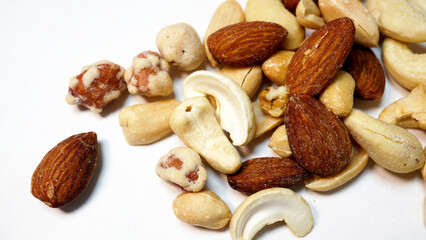 栄養豊富なミックスナッツの写真