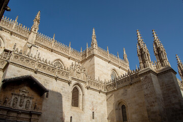 Fototapeta na wymiar Arquitectura de la entrada del sepulcro de los Reyes Católicos en Granada