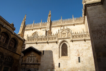 Fototapeta na wymiar Entrada y fachada de la capilla de los Reyes Católicos en Granada