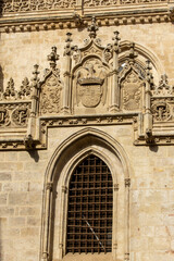 Detalle de la fachada de la Capilla de los Reyes Católicos en Granada
