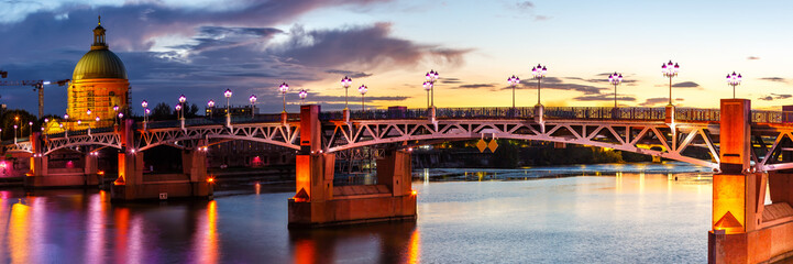 Toulouse Pont Saint-Pierre bridge with Garonne river at twilight panorama in France - obrazy, fototapety, plakaty
