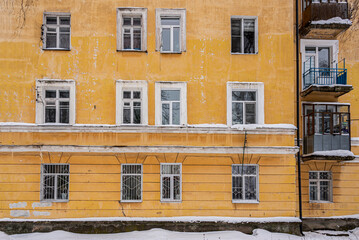 Fototapeta na wymiar An old multi-apartment building in the ancient city of Uglich, Russia. Facade